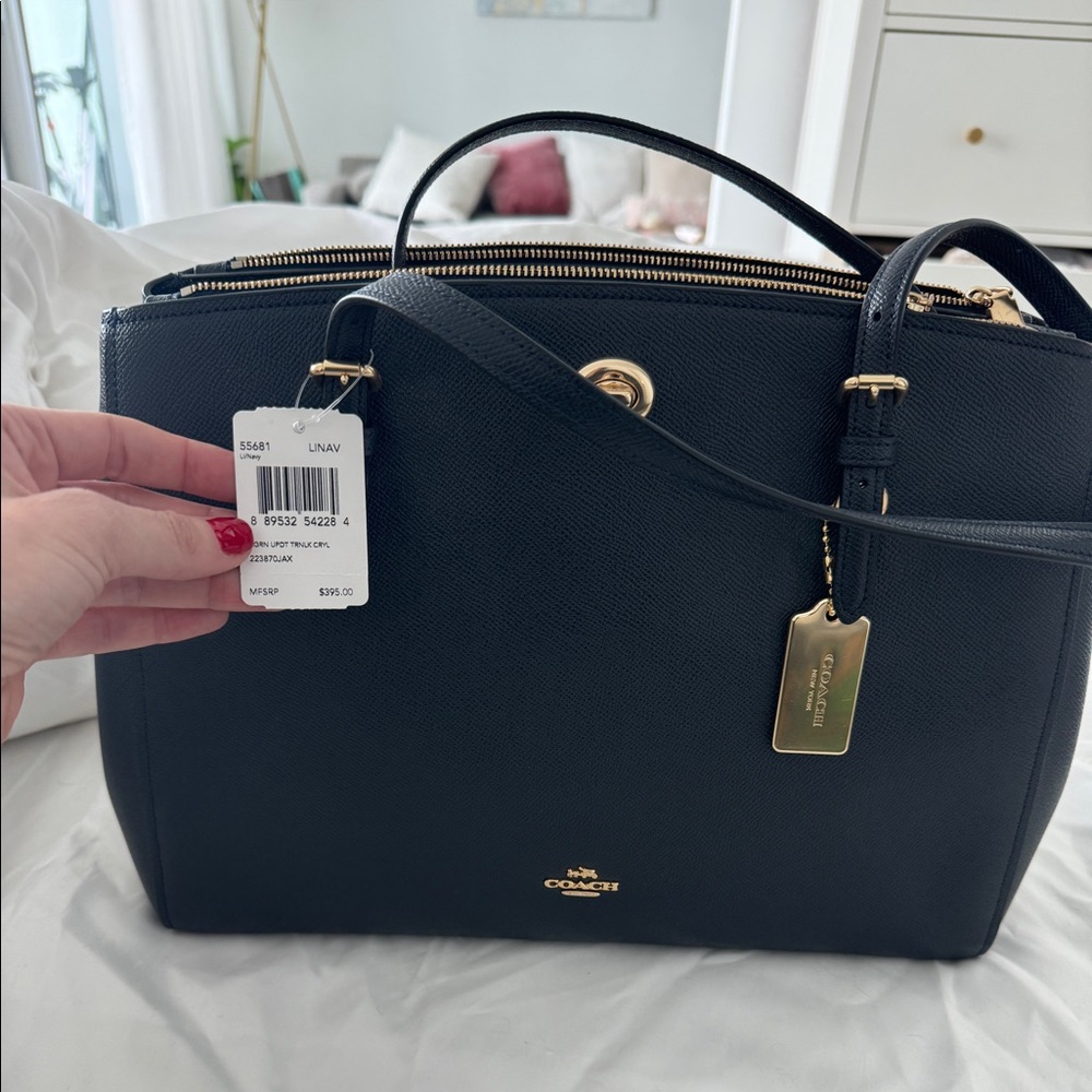 BrandNew Navy Leather Coach shoulderbag/ crossbody